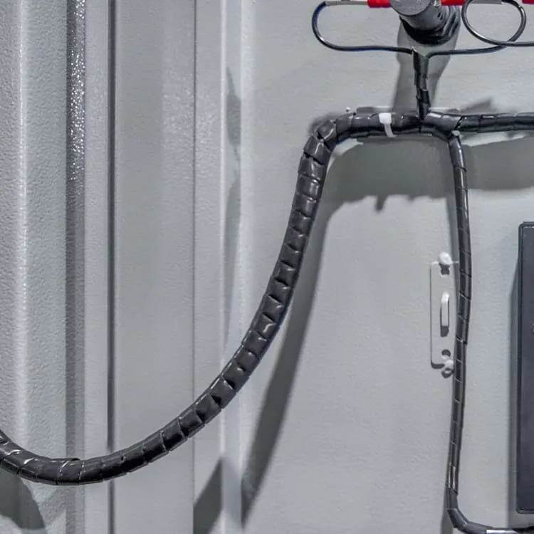 Does Italy have hybrid energy 5G base stations